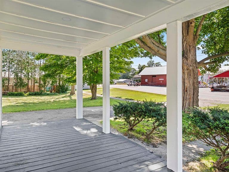 15 Sunset Avenue photo 4