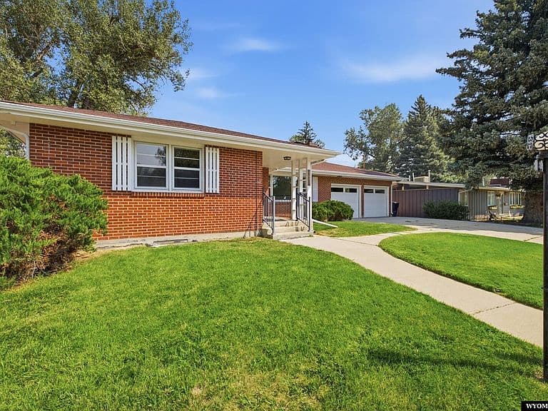 1654 Lynwood Pl photo 1