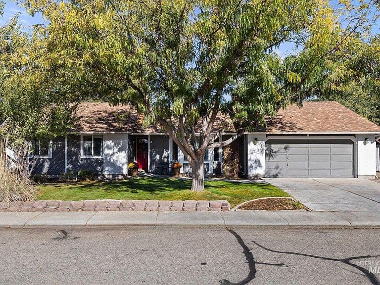 7568 W War Bonnet Dr photo 1