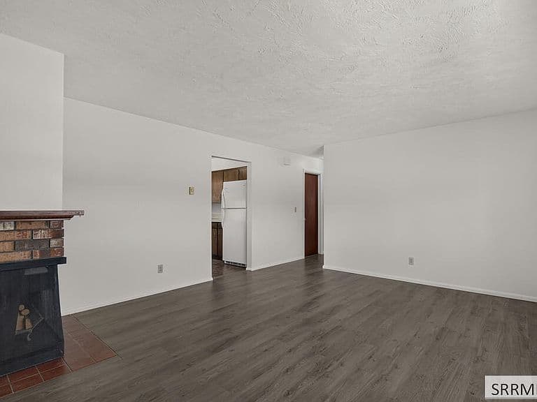 960 Washburn Ave photo 5