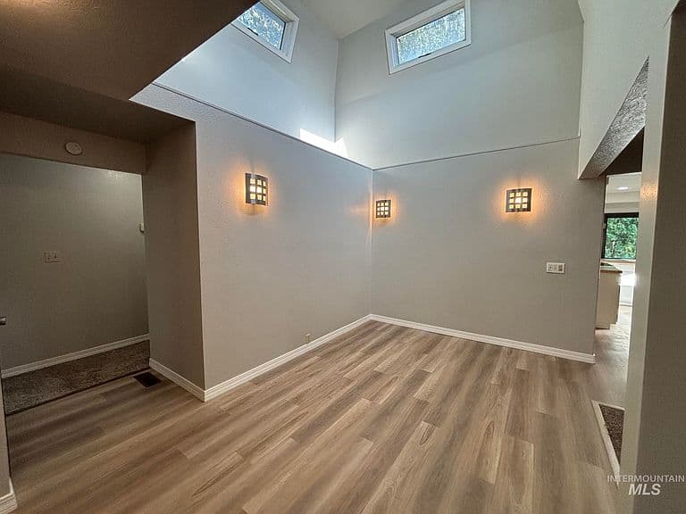 1876 W Malad Ln photo 3
