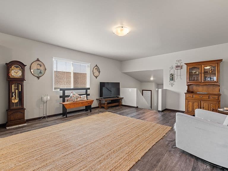 414 Diamond Ridge Blvd photo 4