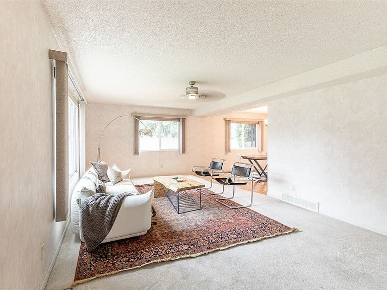 1185 Vicki Dr photo 5