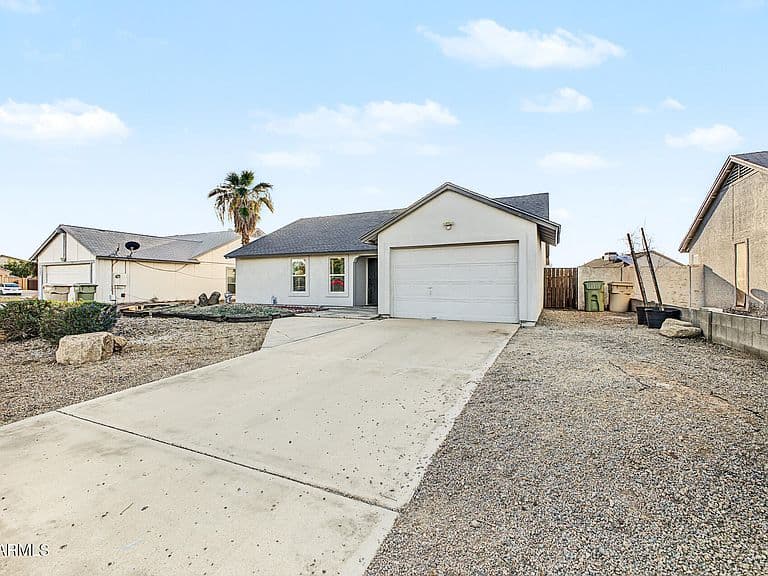6510 N 71ST Avenue photo 2