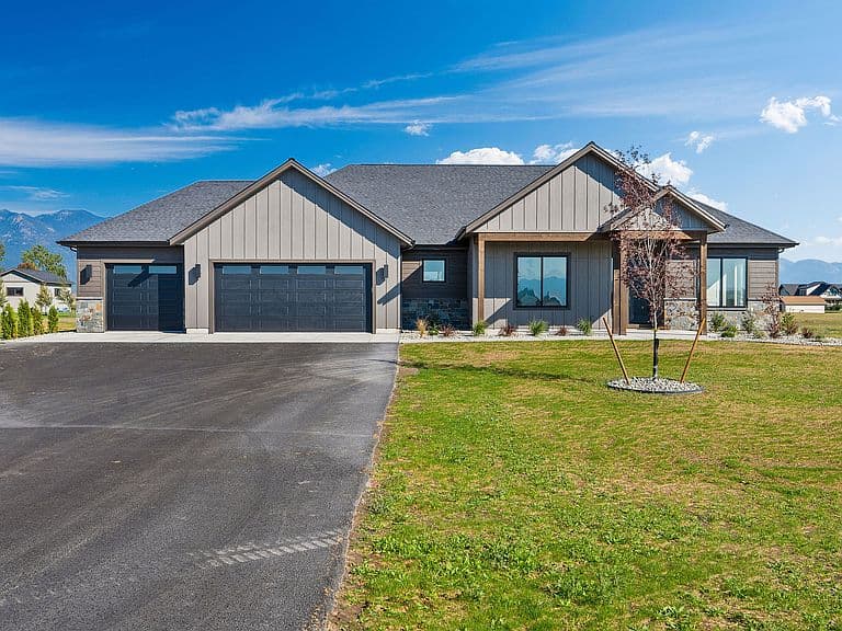 183 Holbrook Dr photo 1