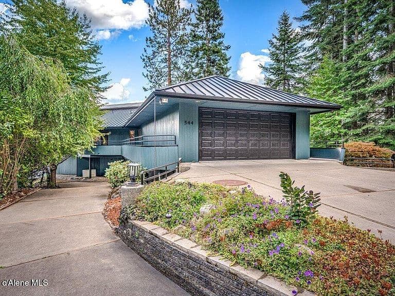 544 S Stewart Ct photo 3