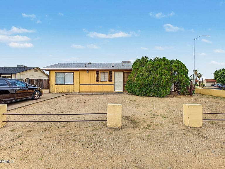 1860 N REVOLTA Circle photo 1