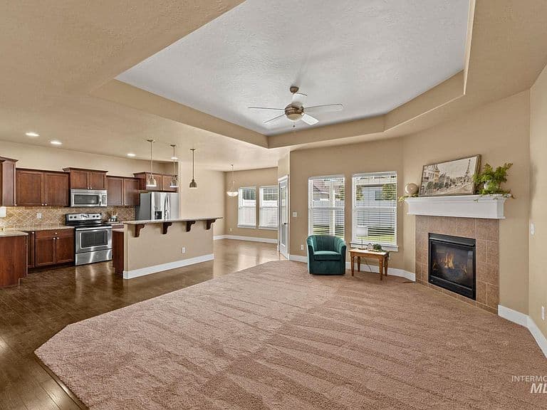 1111 Bell Ln photo 4