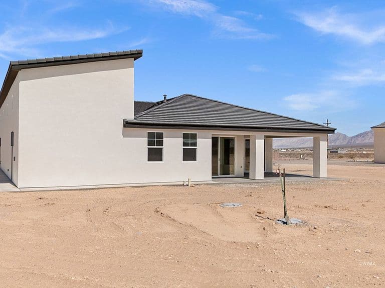 1098 E Las Vegas Way photo 5