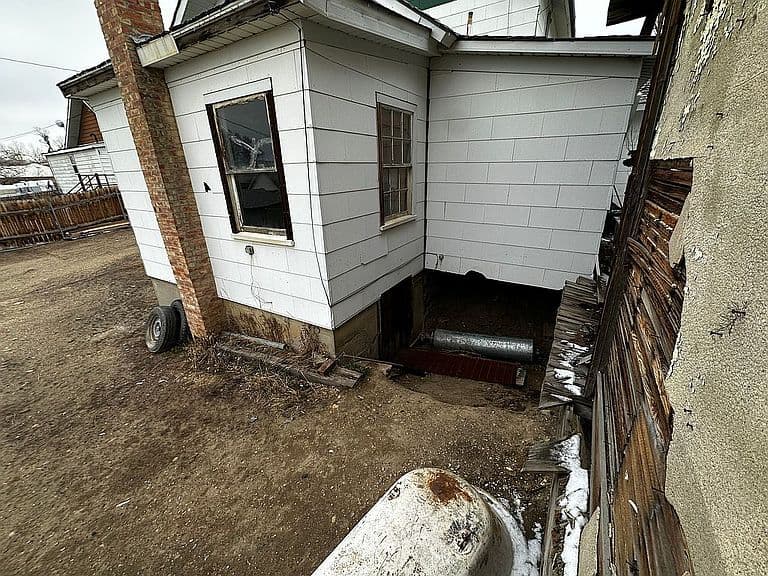 1228 Main St photo 5