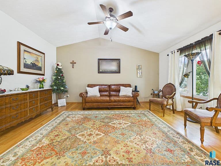 5936 S Lois Ln photo 5
