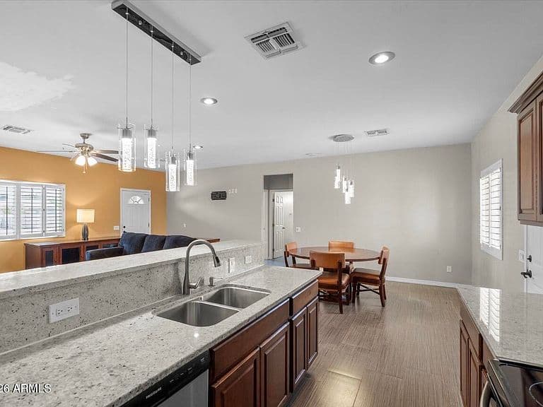 13139 W TUCKEY Lane photo 3