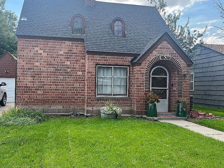 1636 Poplar Ave photo 1