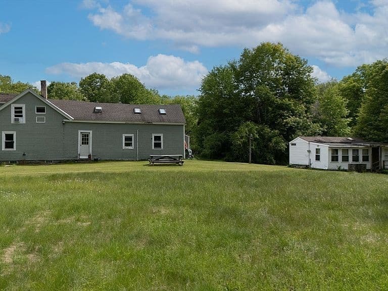 60 Robbins Rd photo 5