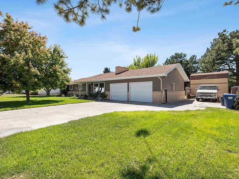 727 Mae Dr photo 5