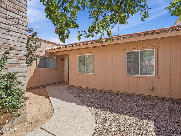 8579 N Calle Tioga photo 3