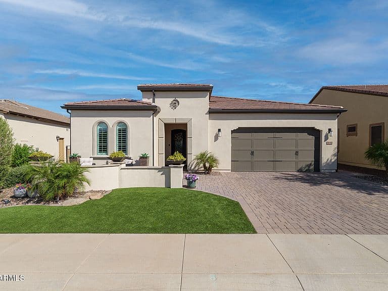332 E BRACCIANO Avenue photo 4