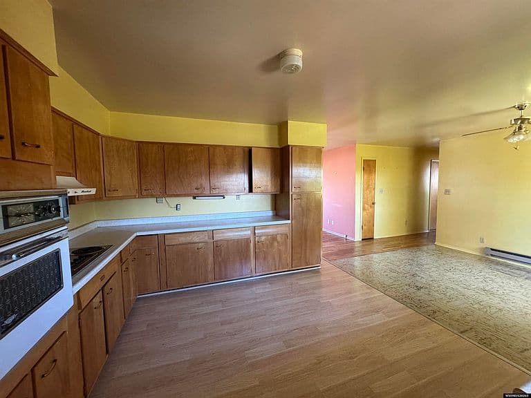 1556 Circle Way photo 3