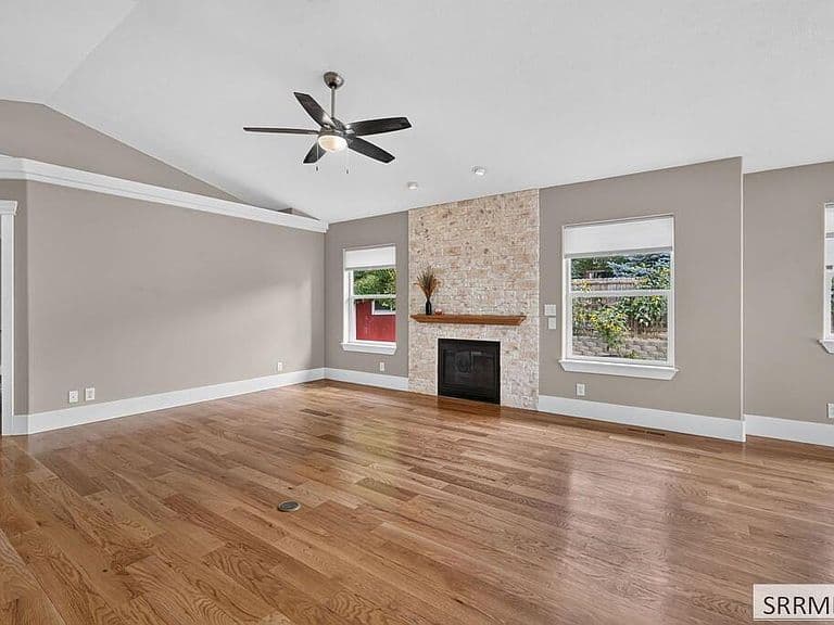 2450 Skylar Pl photo 2