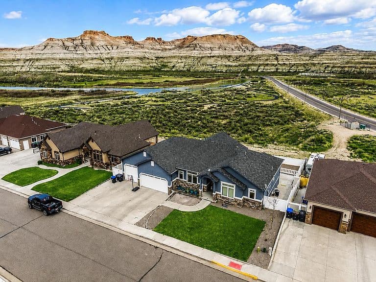 2340 Alexandra Cir photo 1