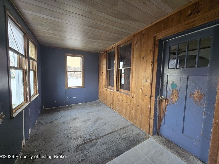 29 10th Ave W photo 5