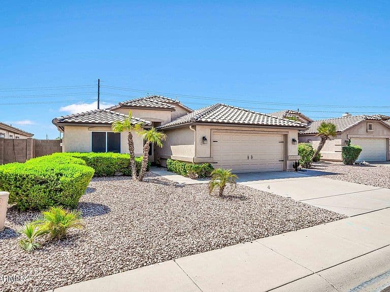 10817 W ALMERIA Road photo 3