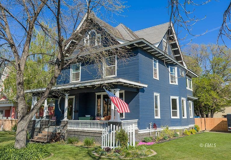 1117 Pleasant St photo 2