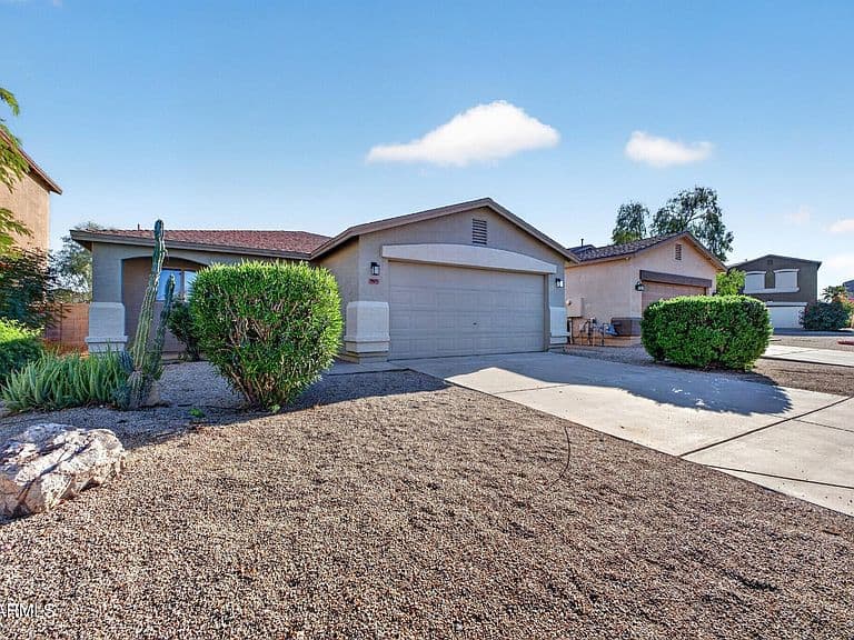 907 E COWBOY COVE Trail photo 1