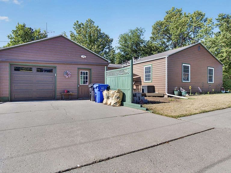 818 Roubaix Dr photo 4