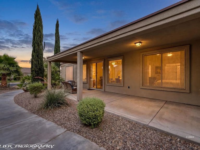 646 Jessica Dr photo 2