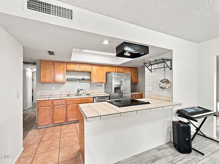 604 E DUNBAR Drive photo 5