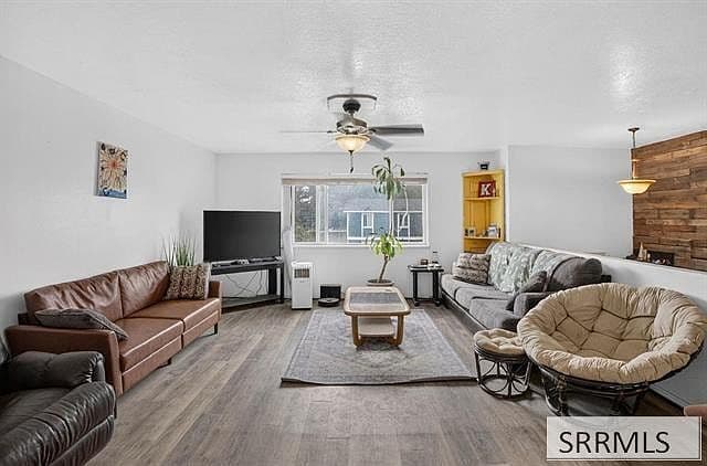 940 Castle St photo 2