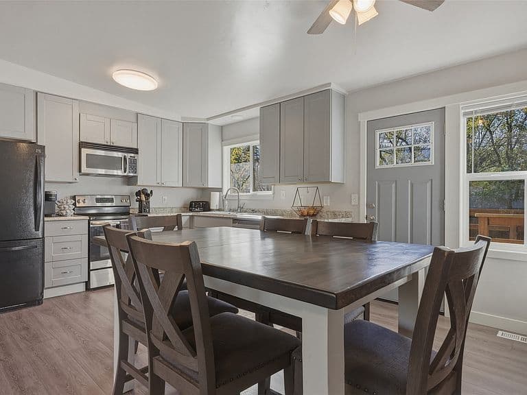 27 Virginia Dr photo 4
