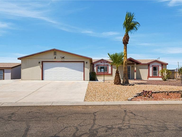 2719 E Vicki Avenue photo 1