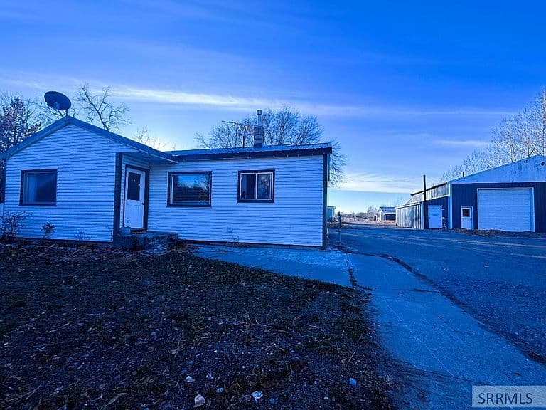 279 N 4100 E photo 2