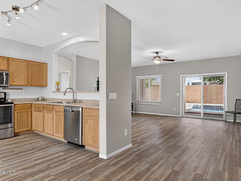 17348 W HILTON Avenue photo 2