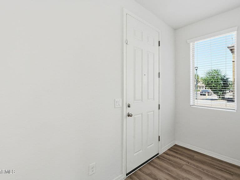 5437 W ALBENIZ Place photo 2