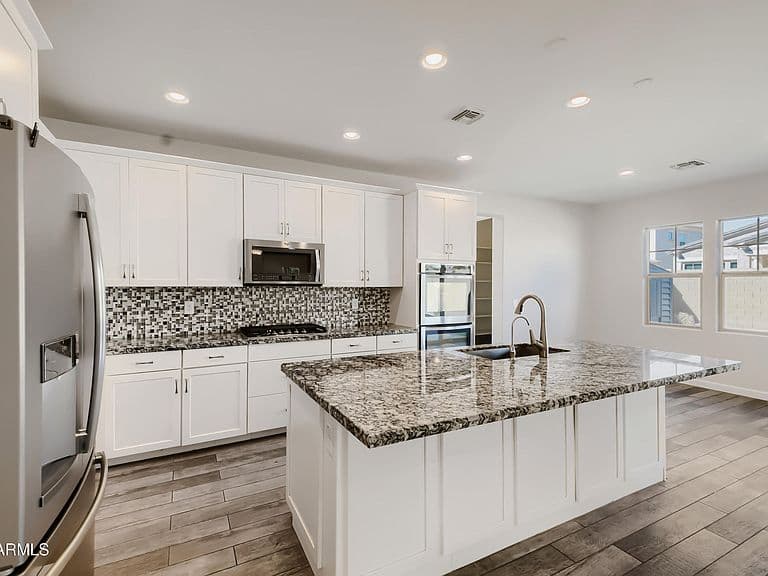 986 W ANGEL Drive photo 4