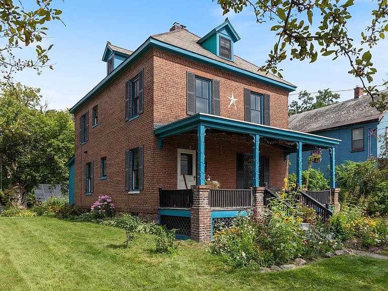 412 North Avenue photo 1