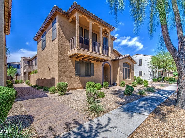 2404 W DUSTY WREN Drive photo 2