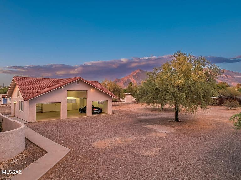 6990 N Paloma Dr photo 4