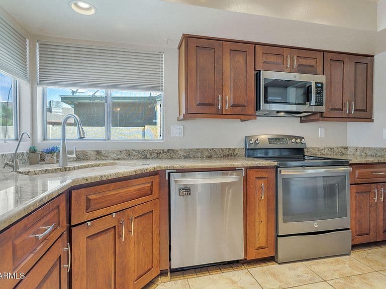 10308 N 65TH Lane photo 4