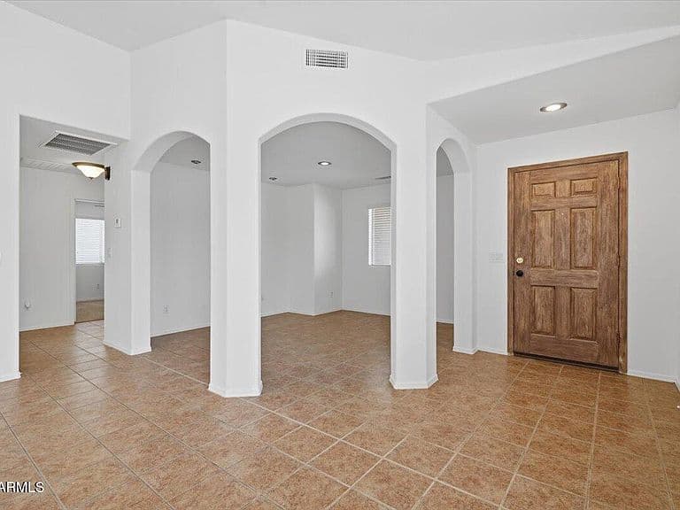 25730 W St Catherine Avenue photo 4