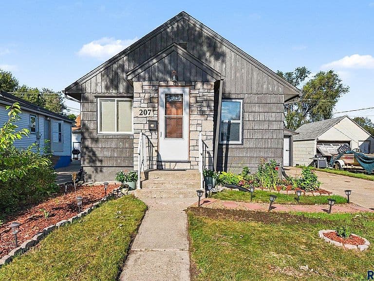 207 S Lincoln Ave photo 2