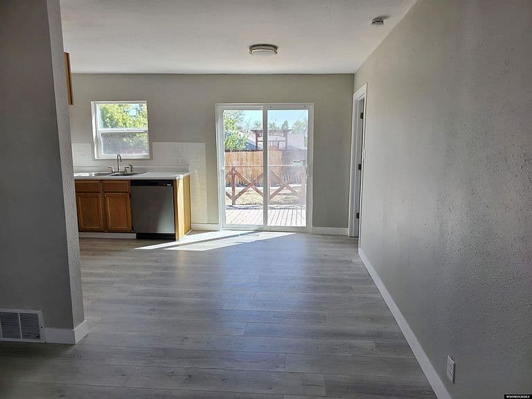 2129 S Richard St photo 4