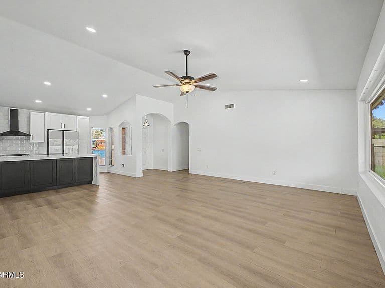 351 W AMOROSO Drive photo 5