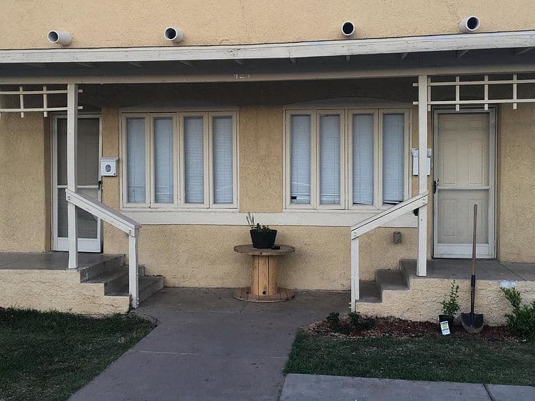 421 N 18th Dr photo 2