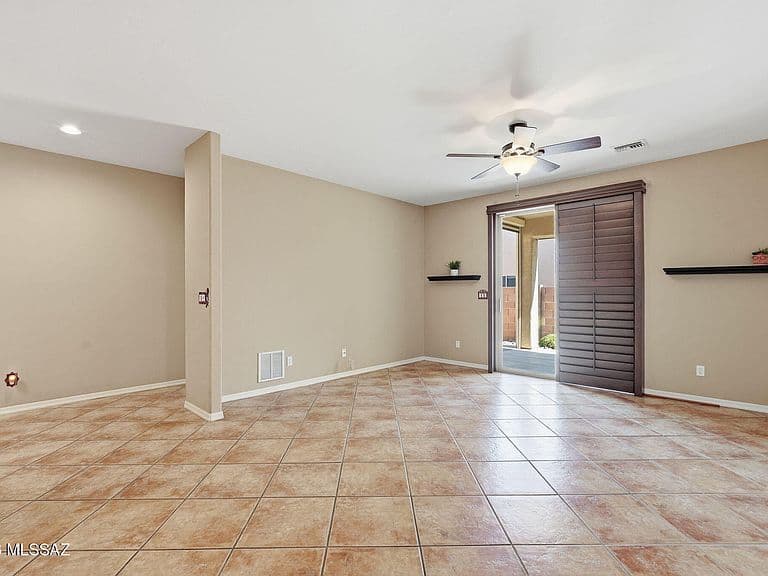 465 W Deerwood Ln photo 3