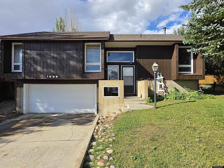 1809 Arthur Ave photo 1