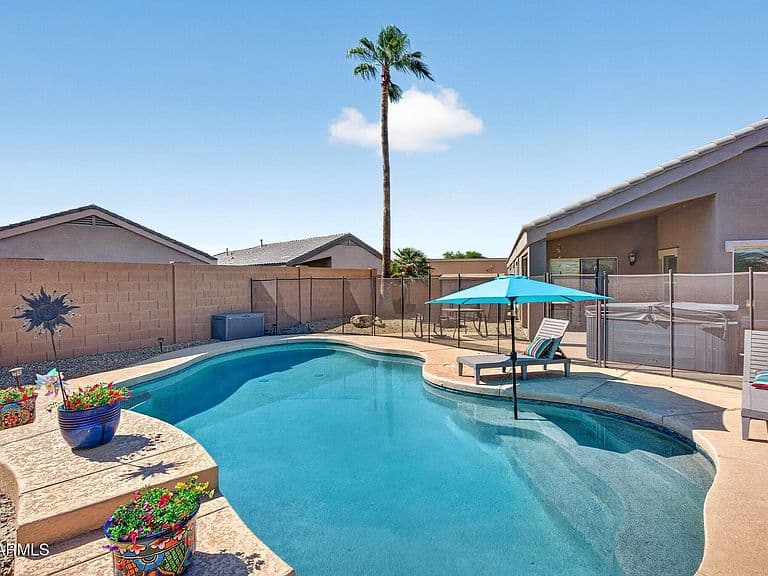 1108 E MADDISON Street photo 3